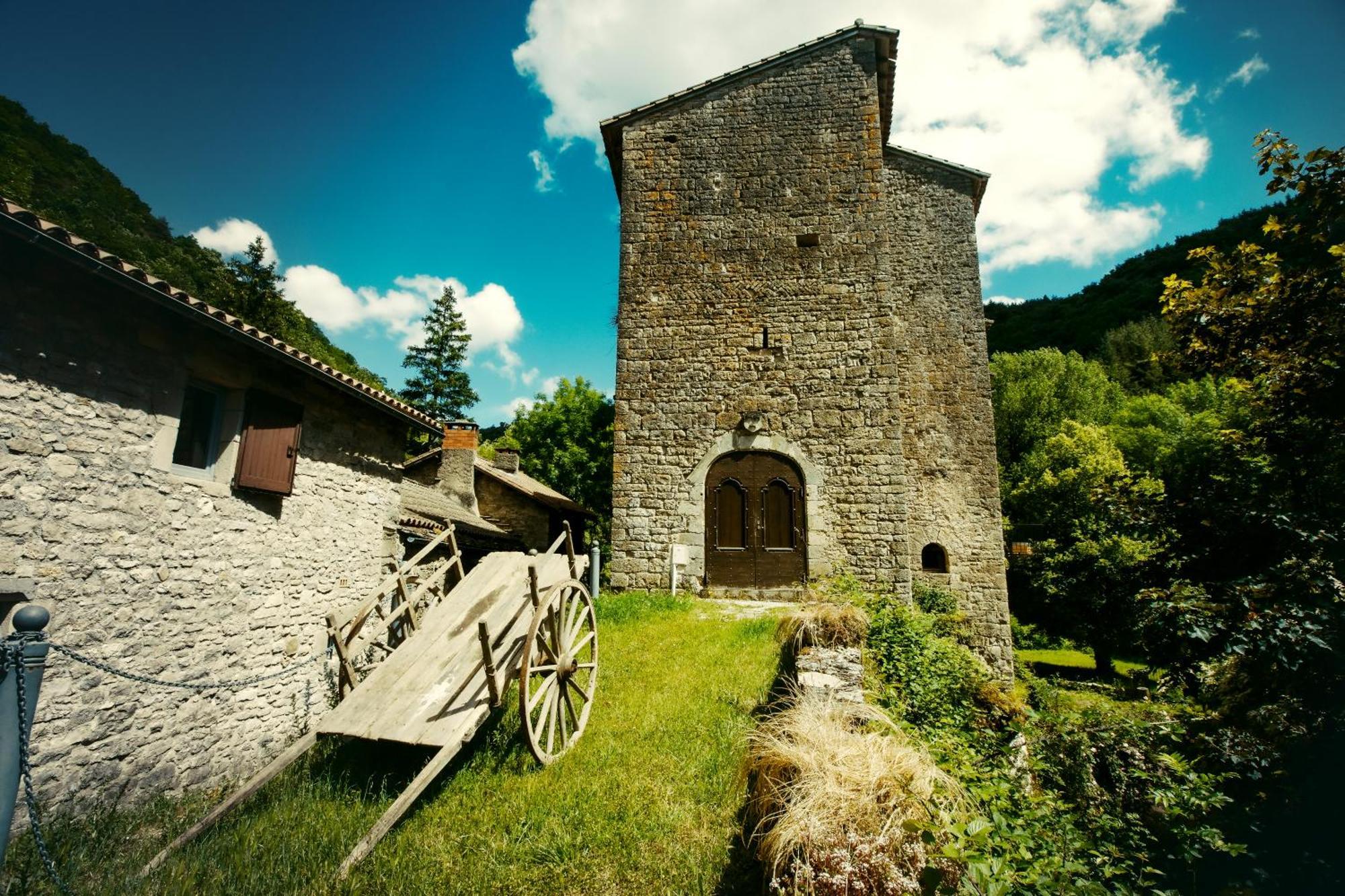 Le Chateau De Sorgues Cornus Exterior photo